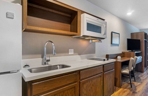 Temple Terrace Hotel | Extended Stay America Select Suites - Tampa - Northeast