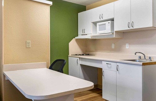 Novi Hotel | Extended Stay America Select Suites Detroit Novi Haggerty Rd