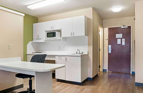 Novi Hotel | Extended Stay America Select Suites Detroit Novi Haggerty Rd