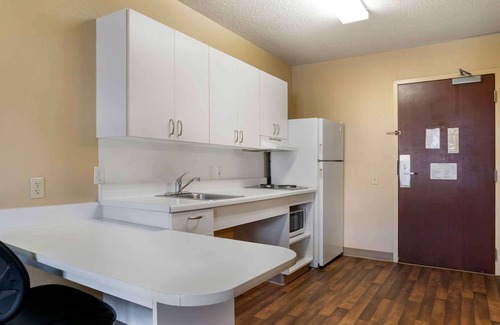 Novi Hotel | Extended Stay America Select Suites Detroit Novi Haggerty Rd