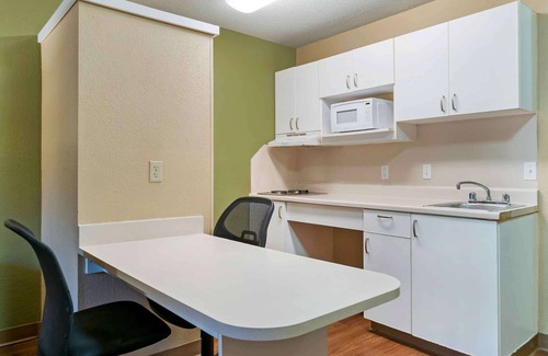 Novi Hotel | Extended Stay America Select Suites Detroit Novi Haggerty Rd