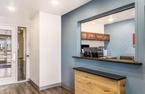 Millard Hotel | Extended Stay America Select Suites - Omaha - Southwest