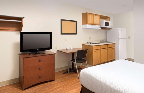 Millard Hotel | Extended Stay America Select Suites - Omaha - Southwest