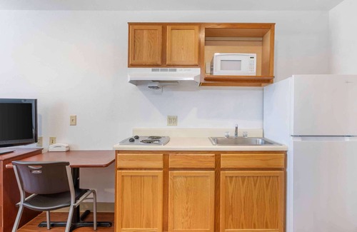Millard Hotel | Extended Stay America Select Suites - Omaha - Southwest
