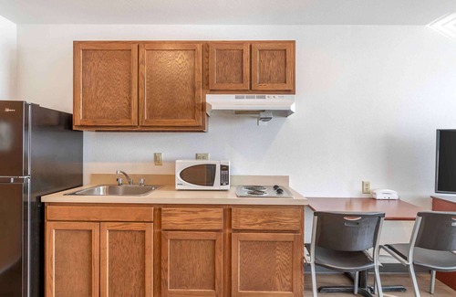 Millard Hotel | Extended Stay America Select Suites - Omaha - Southwest