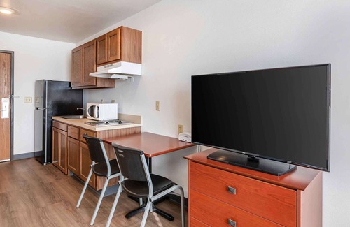 Millard Hotel | Extended Stay America Select Suites - Omaha - Southwest