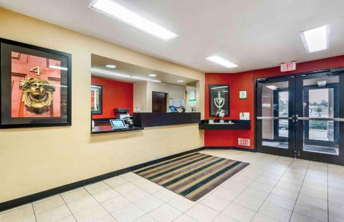 Temple Terrace Hotel | Extended Stay America Select Suites - Tampa - North - USF - Attractions