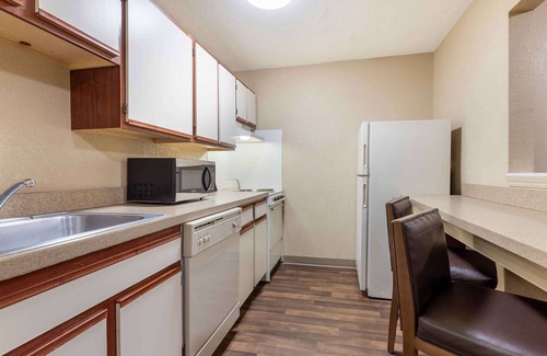 Warren Hotel | Extended Stay America Select Suites Detroit Warren