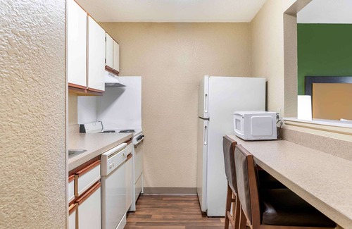 Warren Hotel | Extended Stay America Select Suites Detroit Warren