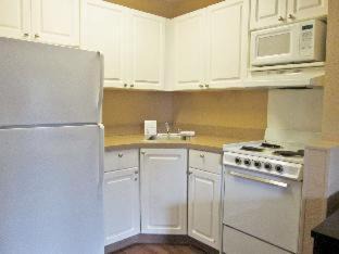 Northville Hotel | Extended Stay America Suites - Detroit - Novi - Orchard Hill Place