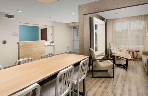 Fridley Hotel | Extended Stay America Suites - Minneapolis - Fridley