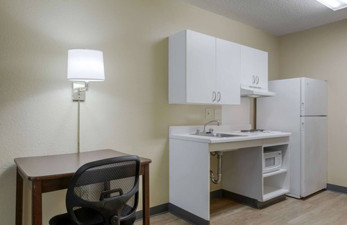 Fairvilla Hotel | Extended Stay America Suites Orlando Maitland 1776 Pembrook