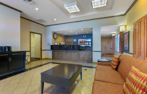 Ahwatukee Foothills Hotel | Extended Stay America Suites - Phoenix - Chandler - E Chandler Blvd