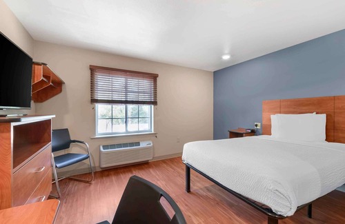South Kansas City Hotel | Extended Stay America Select Suites - Kansas City - South - I-49