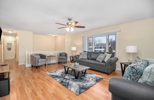 Aurora House | Extended Stay Aurora FHS Rental - Lehnertz