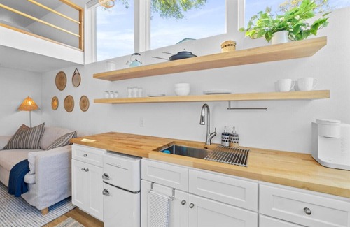 East MLK House | Extended Stay Haven: A+ Deck w/ Greenbelt Views!