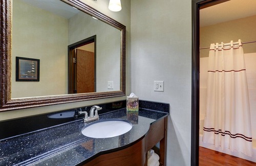 Sioux City Hotel | Extended Stay King Suite, Stoney Creek, Kitchen, Living Room, Balcony