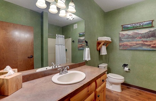 Johnston Hotel | Extended Stay King Suite Cottage, Stoney Creek Johnston, Free Hot Breakfast