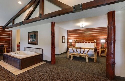 Johnston Hotel | Extended Stay Premier Suite Cottage, Stoney Creek Des Moines, Free Breakfast