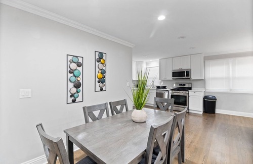 Wasco House | Extended Stay - Schaumburg FHS Rental