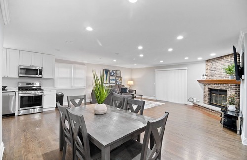 Wasco House | Extended Stay - Schaumburg FHS Rental