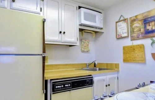 Silverton House | Extended Vacay! or Seasonal Stay.Quietest and Coziest Spot in town!