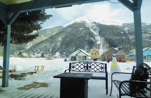 Silverton House | Extended Vacay! or Seasonal Stay.Quietest and Coziest Spot in town!