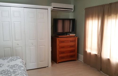 Rome Apartment | extra clean studio close to downtown hospitals and colleges
