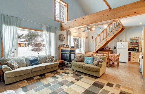 Marmora and Lake House | Extra-large 4,000 sq ft woodland retreat with authentic wood-fired sauna