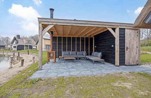 Westerbork House | Extra luxury 8-person accommodation in the holiday park Landal Drentse Lagune