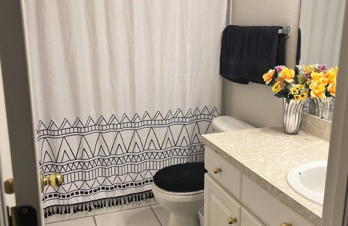 Riverview House | Extra spacious bedroom on second floor with private bathroom