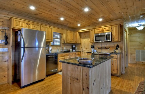 Ridges Over the Lake Cabin | EXTRAORDINARY cabin, hot tub, game room, fire pit, 6 decks, gated community