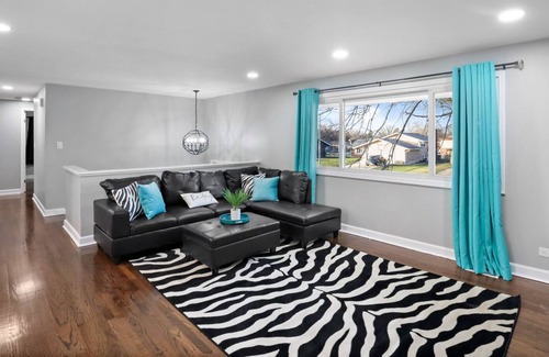 Forestview House | Extravagance - 4 Bedrooms 2.5 Baths With Deck