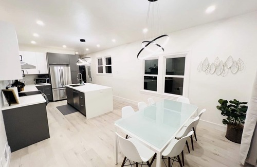 North Central Villa | Extravagant Modern Villa