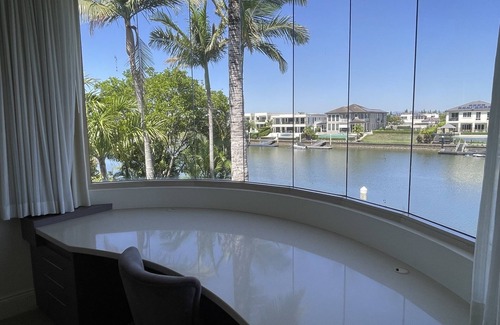Gold Coast House | Extravagant Waterfront Home!