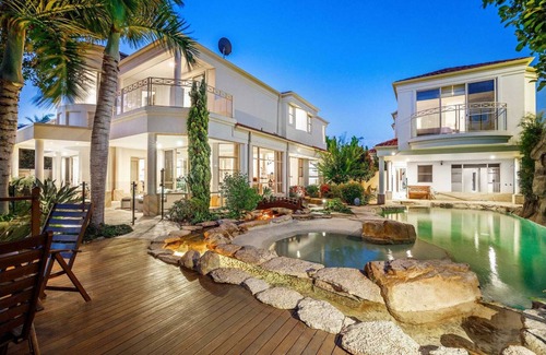 Gold Coast House | Extravagant Waterfront Home!