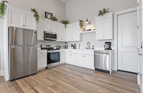 Northridge Apartment | Eyefull Tower Orem, Amazing Views, Sleeps 13, Private Deck and BBQ