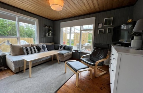 Hvolsvollur Cottage | Eyja Mörk & Bubble Bedroom