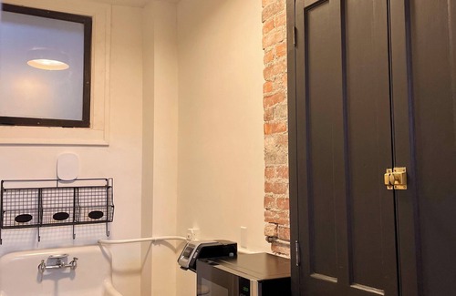 Downtown Toledo Apartment | EZ Check-in and Check-Out, Perfect for a Night Downtown!