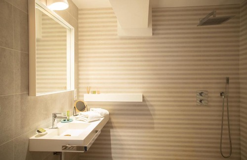 Montlivault Hotel | Ezia