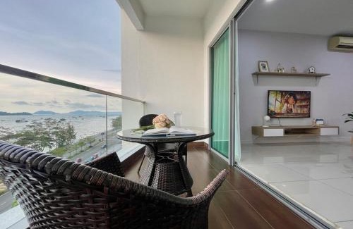 Downtown Kota Kinabalu Apartment | Ezyhouz # Luxury 3Bedroom Seaview Balcony IMAGO TheLoftB KotaKInabalu CIty10Pax