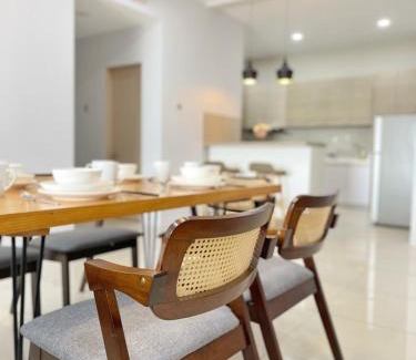 Downtown Kota Kinabalu Apartment | Ezyhouz # Luxury 3Bedroom Seaview Balcony IMAGO TheLoftB KotaKInabalu CIty10Pax