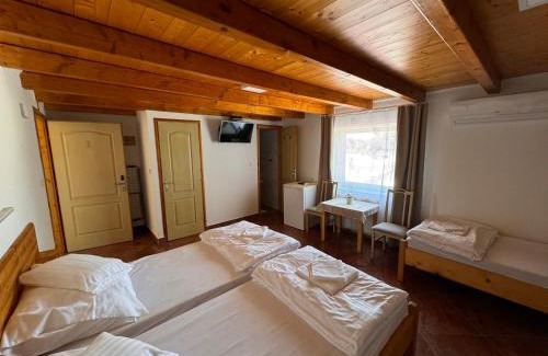 Karcag Bed & Breakfast | FÜRDŐ PANZIÓ