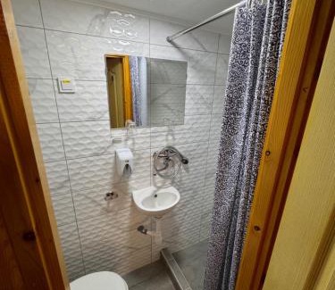 Karcag Bed & Breakfast | FÜRDŐ PANZIÓ
