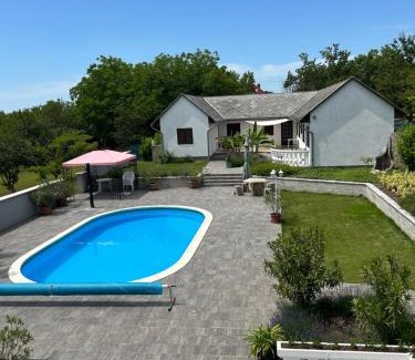 Vonyarcvashegy Apartment | Főnix Apartmanház