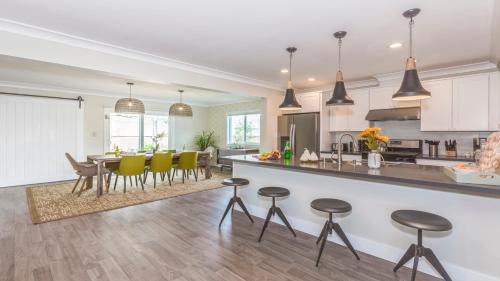 Hermosa Village House | F-52 Trenton II