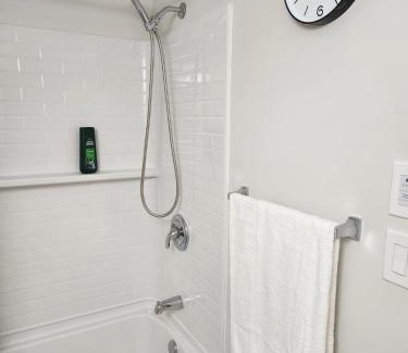 Winnipeg Apartment | F&B Exquisite Guest room