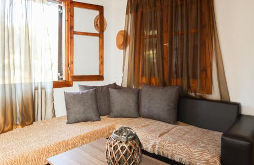 Koukounaries Apartment | F & B Summer Collection- Skiathos -Maistrali