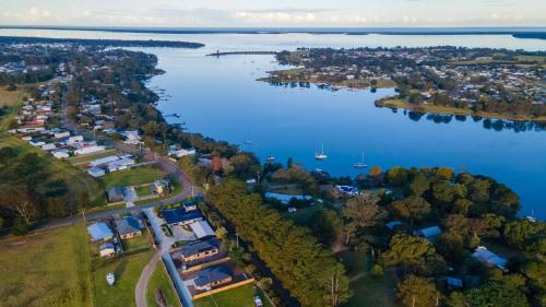 Paynesville House | F&E Lakes Escape - East
