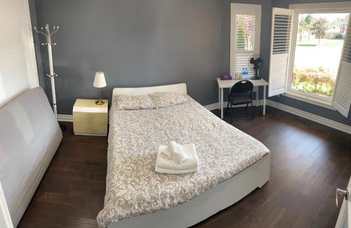 Mississauga House | F1 cozy Sunny room